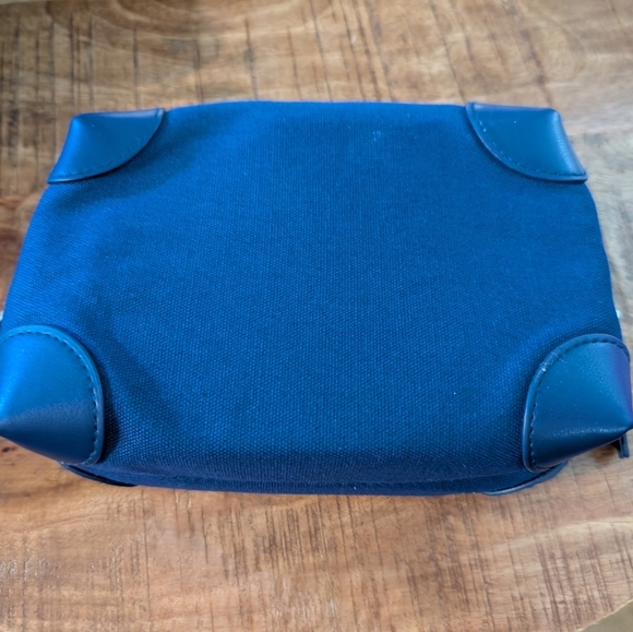 ANA First Class Amenity Kit / Pouch by ETTINGER LONDON (Navy) - Picture 3 of 9